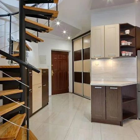 Golden Apartments&db11 *