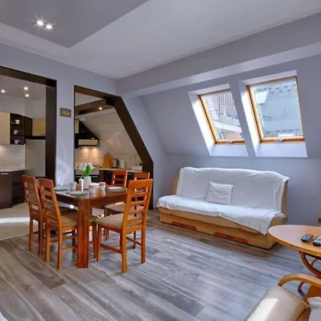 Golden Apartments&db11 Apartment *